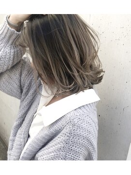 トルネード(TORNADO) 外国人風ボブ 鎖骨ロブ ハイライトバレイヤージュ グレージュ