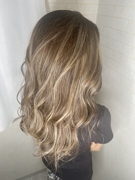 アルマヘア(Alma hair) ベージュ系ハイライトカラー