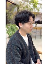 フェイヴィーズ(FavyS)&nbsp;センターパートのメンズパーマ カルマヘア