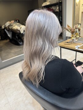 エリス ウメダ(Eliss umeda) シルバーグレージュ