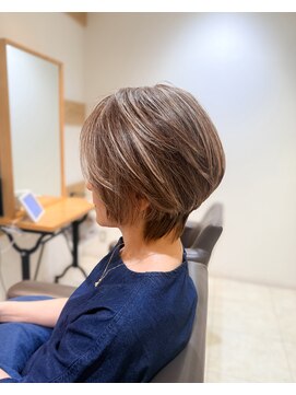 ステラバイケンジ 藤沢(STELLA by KENJE) 白髪ぼかし細めハイライト30代40代50代グレージュ