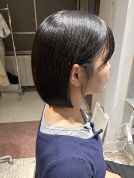 顎下2センチぱつっとボブ