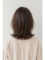 ベルス(bellus)&nbsp;小顔見せミディアムレイヤー×モカグレージュ　30代　40代