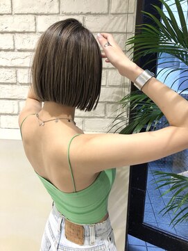 トルネード(TORNADO) 外国人風ハイライト 切りっぱなしボブ アッシュグレージュ☆