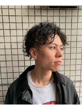 ネクサスアンドコー 錦糸町店(NEXUS&Co.) スパイラルパーマ×センターパート[錦糸町]<理容室>