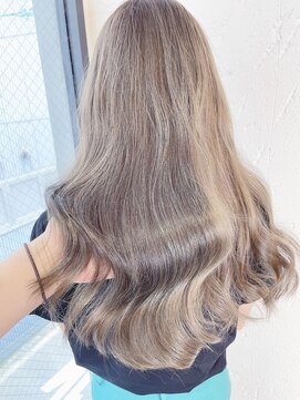 ボックスミコ(Box mico.) 透明感のあるベージュで韓国風のツヤ巻きで大人可愛く