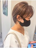 ふんわりカールで作るキュッと小顔なショートヘア