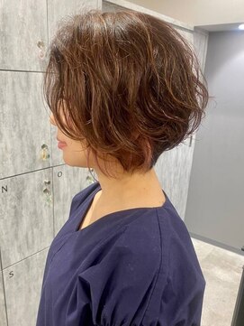 キャパ セントラル 天神 大名店(CAPA central) ショートパーマ インナーピンク ウェーブヘア ハイライト