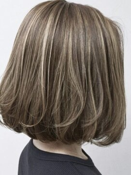 ヌク(NUK) ハイライト★ベージュカラー★ボブ