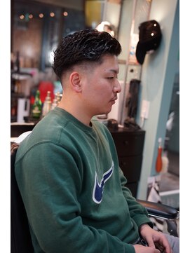 タイト スワッグ バーバーワークス(TIGHT SWAG BARBERWORKS) スキンフェード×ベーシックパーマ