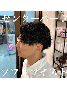 コワファーストナガサキシャンプーボーイ(COIFF1RST NAGASAKI SHAMPOO BOY) センターパート ソフトツイストパーマ 長崎