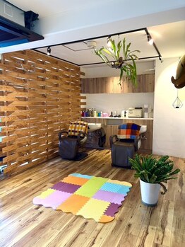 ホロホロ ヘアーデザイン(holoholo Hair Design)の写真/≪キッズスペースあり≫貸切空間でお子様連れも周りを気にせずいられるから忙しいママにも！お子様同伴可◎