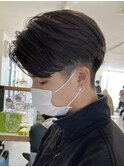 センターパートスパイラルパーマツーブロック刈り上げメンズヘア
