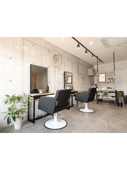 マンツーマンで対応してくれるので、お悩みや理想のスタイル等何でも相談しやすい◎お気軽にご予約下さい♪