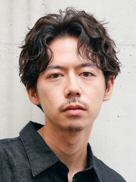 テン 心斎橋(tenn.) メンズセンターパート七三分けパートニュアンスパーマ刈り上げ