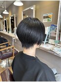 大人ヘルシーな艶髪マッシュショート