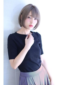 オーロ 西宮店(ORO) シルバーカラー ショートボブ
