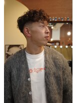 エディ(Edy)&nbsp;スペインカールスキンフェードブラウンカラー刈り上げ眉毛カット