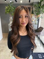 ヘリム(HELIM)&nbsp;柔らかい動きとツヤ感を楽しめる、韓国風ロングレイヤースタイル