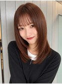 薄め前髪の暖色ストレートヘア／広島袋町