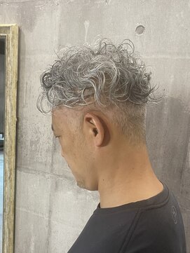 ダズ(Dazz) Downマンバンスタイルツーブロック刈り上げ