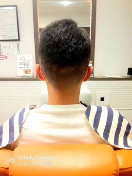 スカイシープレイス 錦糸町 レトロショートフェードカットシルバーカラー<理容室>[錦糸町]