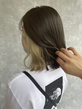 ウラ(.ula) インナーカラーイエローベージュブリーチダブルカラー髪質改善