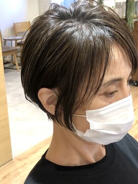 コエバイロゼオ(coe by Roseo) ステキな大人女性のショートヘア×白髪ぼかしハイライトカラー