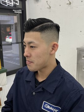 ウェルネス(Wellness) 七:三スキンフェード