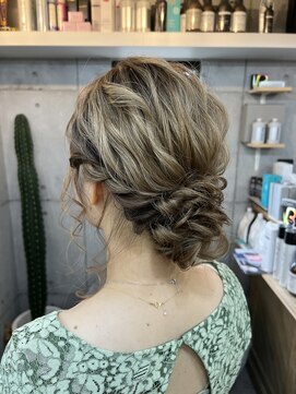 ラグズ 茅ヶ崎(LAGUZ) 王道おくれ毛シニヨン♪