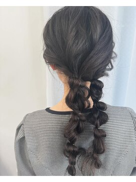 シア(sia) 周りと被らないゆるふわ編みおろしツイン♪