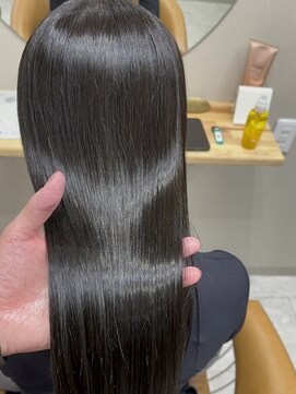 シカ 神戸三宮元町店(Cica) 神戸　三ノ宮　元町　髪質改善　 透明感カラー