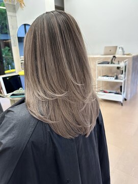 ヌエン 渋谷(NU/EN) 夏におすすめ外国人風バレイヤージュとナチュラルベージュ