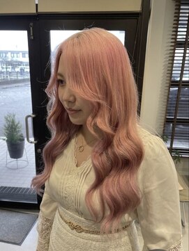 チオ(Chio) 透明感あふれる「クリーミーピンク×女神ウェーブ」