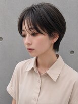 テラ(terra)&nbsp;小顔見せ前髪×黒髪ハンサムショート/20代30代40代
