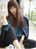 シースルーバングで軽さをだしたストレートスタイル