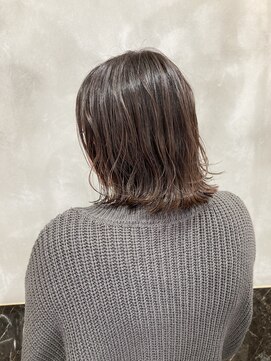 ヨム(YOMU) ラフ感切りっぱなしボブ