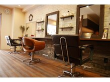 ゴエン(goen hair lounge)の雰囲気（4席だけの贅沢な空間！お隣の席との間隔も広めです！）
