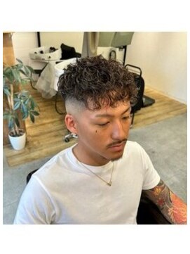 クフィア メンズヘアカンポ なんば日本橋店(CUFFIA MEN'S HAIR CAMPO) スキンフェード×スペインカール
