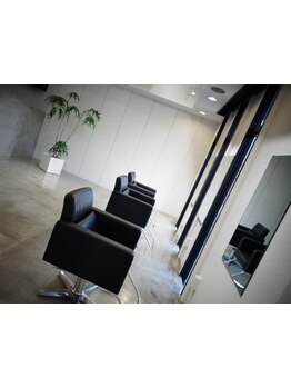 少人数だからこそできる丁寧な接客と確かな技術で、お客様のなりたいを叶えます♪大型店が苦手な方にも◎