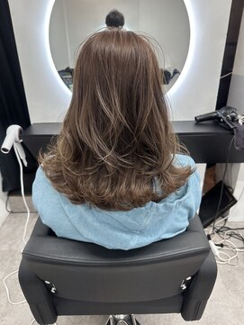 グランドライン(GRAND LINE) レイヤー　ミディアム　20代30代　ベージュアッシュ　ハイライト