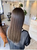 ナチュラルストレート × 透明感グレージュ