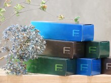 ■クオルシアカラー■ブリーチなしの黒髪でも、光をまとうようなツヤのある高発色なカラーを楽しめる♪