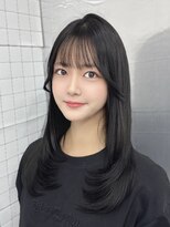 ロムーク 表参道(LOMKH)&nbsp;小顔ロングレイヤーカット顔周り冬グレージュカラー透明感カラー