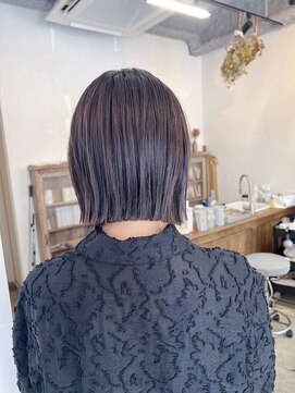 クイ(quii) 後ろから見ても綺麗！切りっぱなしボブ～髪質改善カラー