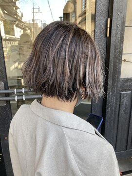 カムジーヘッドカミノウラ(COMEGHEAD KAMINOURA) ボブ×ハイライト