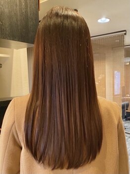 すたいるの写真/気になる癖を抑えながら柔らかな手触りのストレートヘアが叶う！ダメージに合わせた髪質改善TRも取り扱い◎