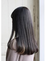 ホワイトルーム(White Room)&nbsp;黒髪ストレート＋ミルクティーベージュのインナーカラー