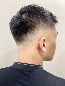 グレイスフルバーバー 赤坂見附店 直毛必見スパイキースキンフェードスタイル！【理容室、赤坂】