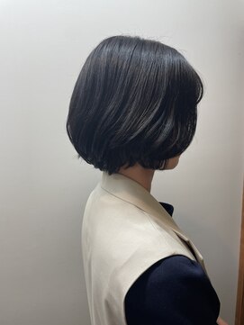 リラ バイ クオーレ(LIRA by CUORE) ショートボブ